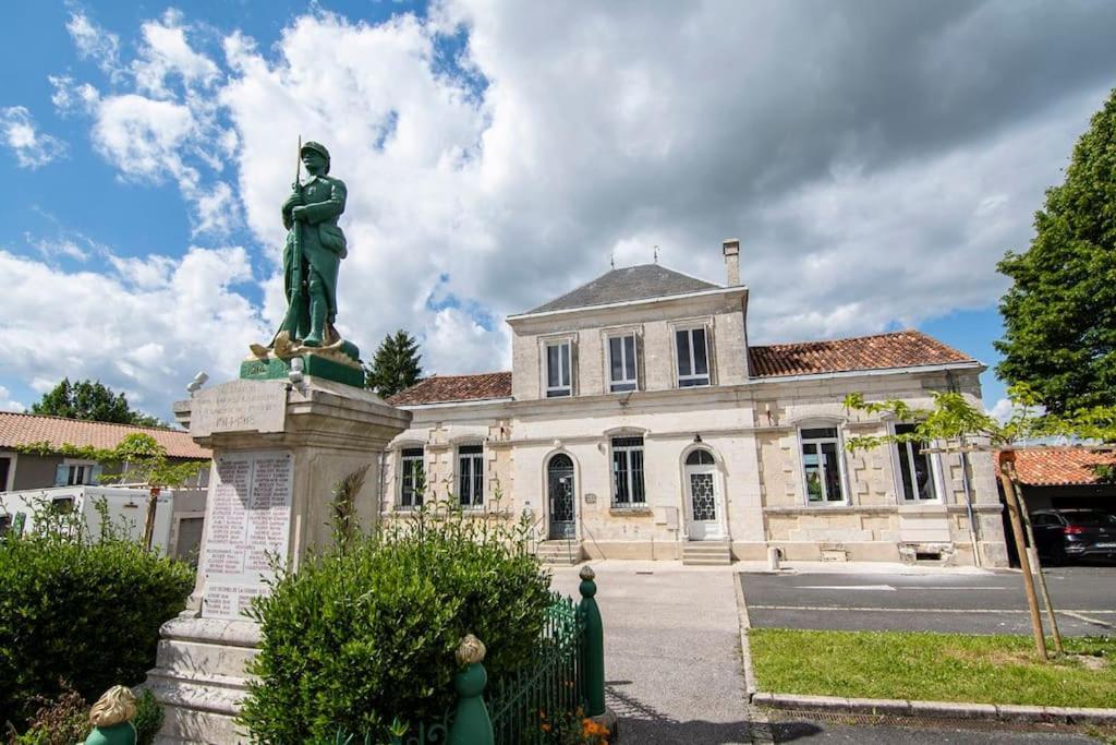 Treize Maison 3 Bed House In Centre Of Saint Severin Exterior foto